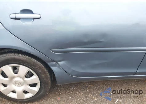 2003 Toyota Camry Le z USA, uszkodzony, nr VIN 4T1BE32K73U677632